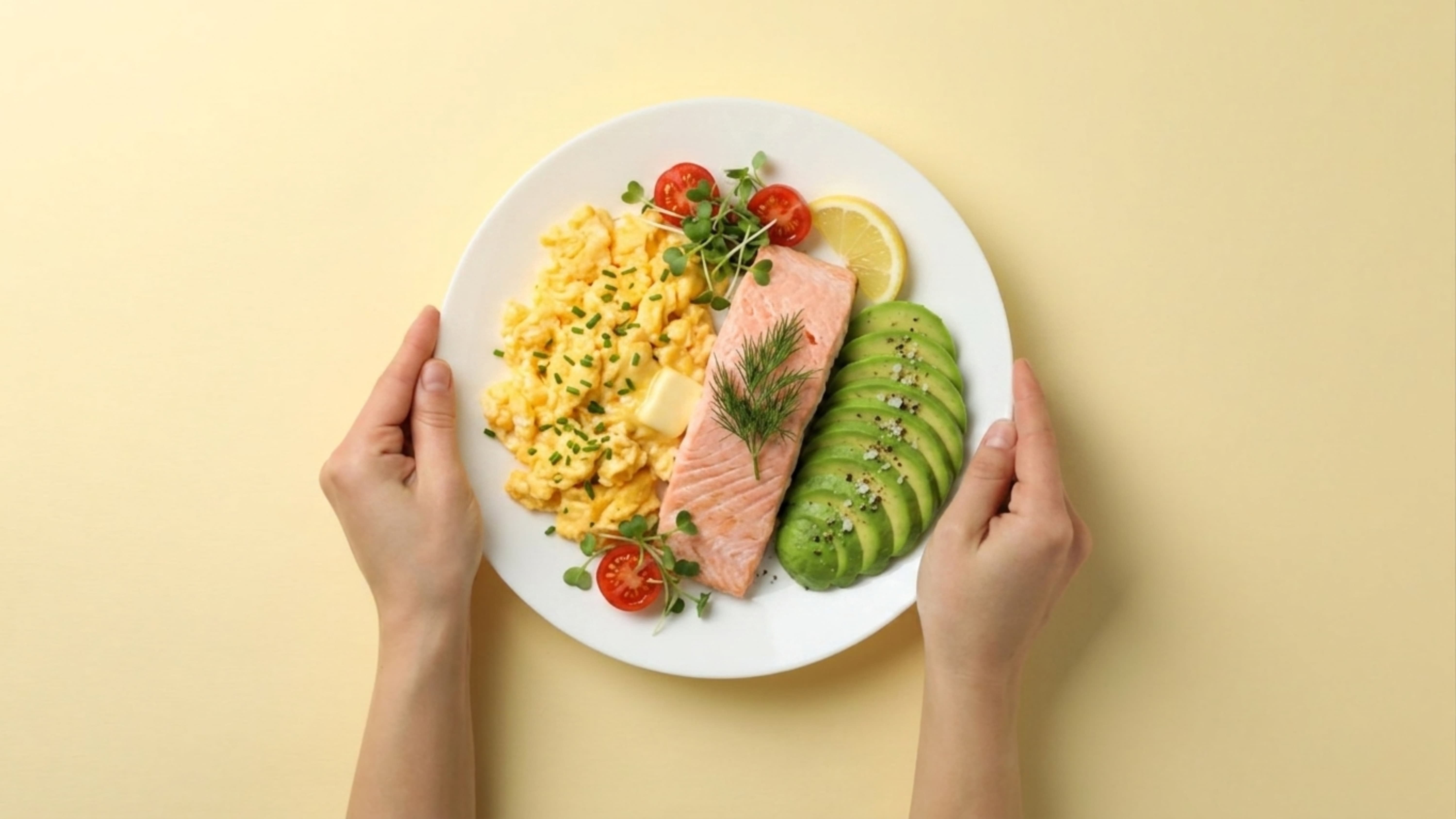 weergave van een gezonde zuivelvrije keto maaltijd